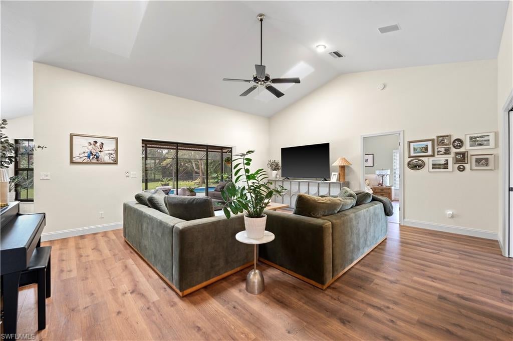 6560 Kestrel CIR