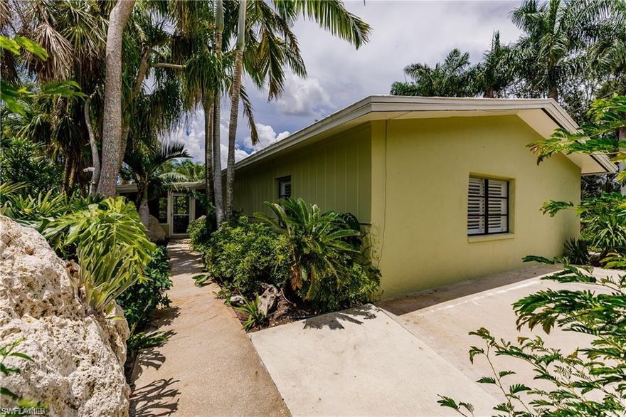 Unique! 9 Acres Nursery Property in Naples with a 3/2 Residence and Office, Ideal for LANDSCAPER/ TREE/ IRRIGATION AND PEST CONTROL BUSINESS. Covered Garage for machinery storage and for vehicle parking, Irrigation fish pond and a large Inventory of a variety of Palms ready to Sell.
 Landscapers, Nursery Owners, Investors and Agricultural lovers don't Miss this Opportunity !!!