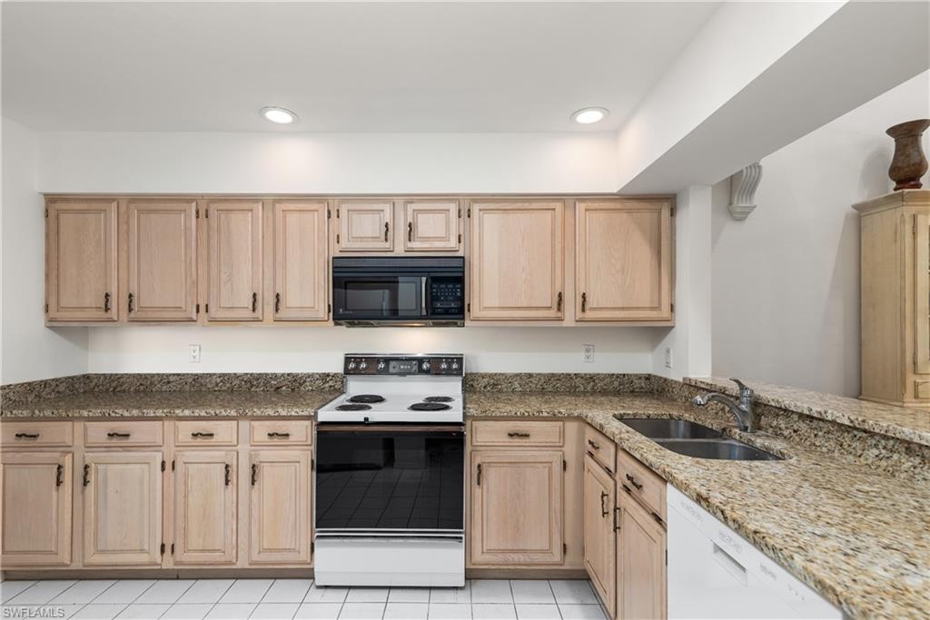 VILLAS AT PELICAN BAY - Residential Lease