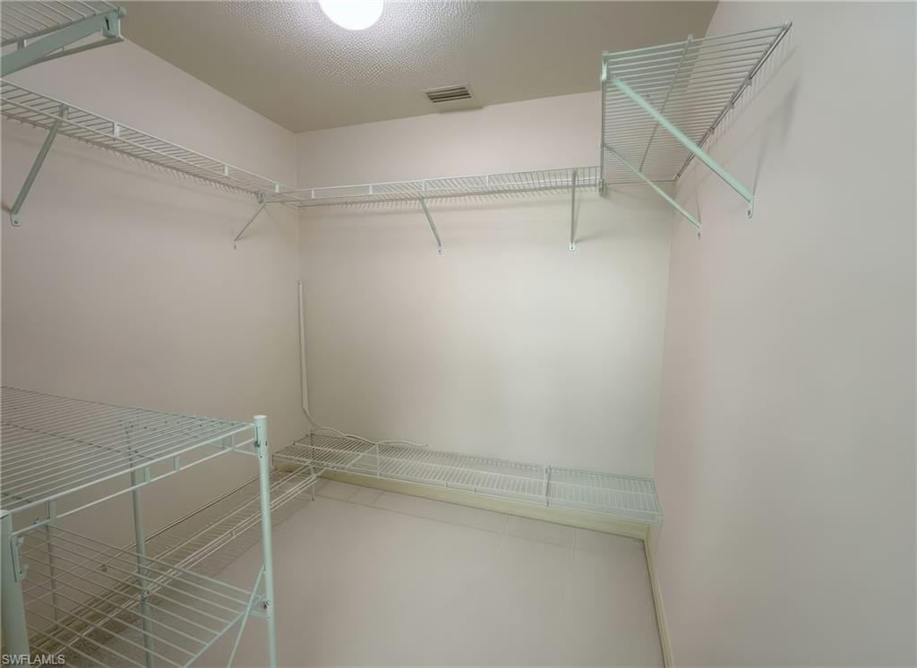 DEAUVILLE LAKE CLUB - Residential