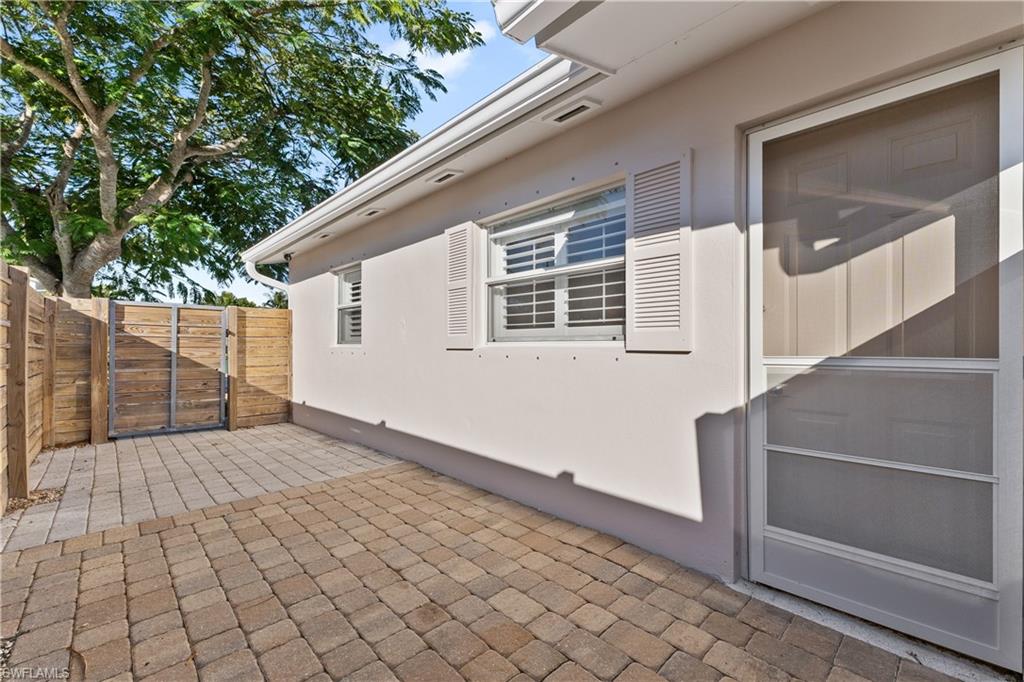 NAPLES PARK - Residential