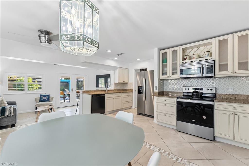 NAPLES PARK - Residential