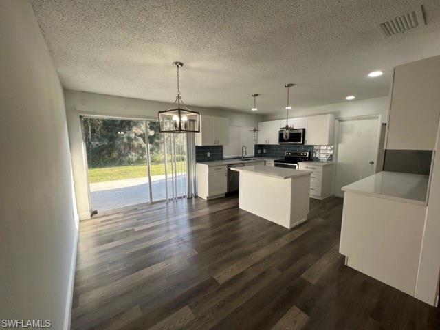 TEE AND GREEN ESTATES - Residential