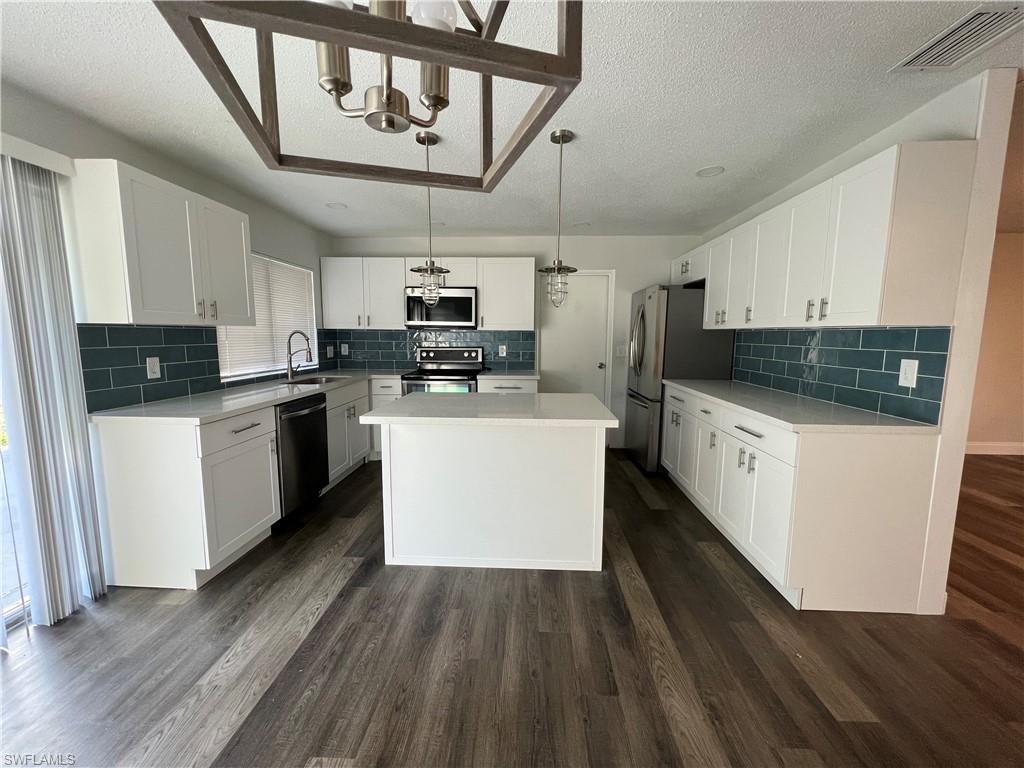 TEE AND GREEN ESTATES - Residential