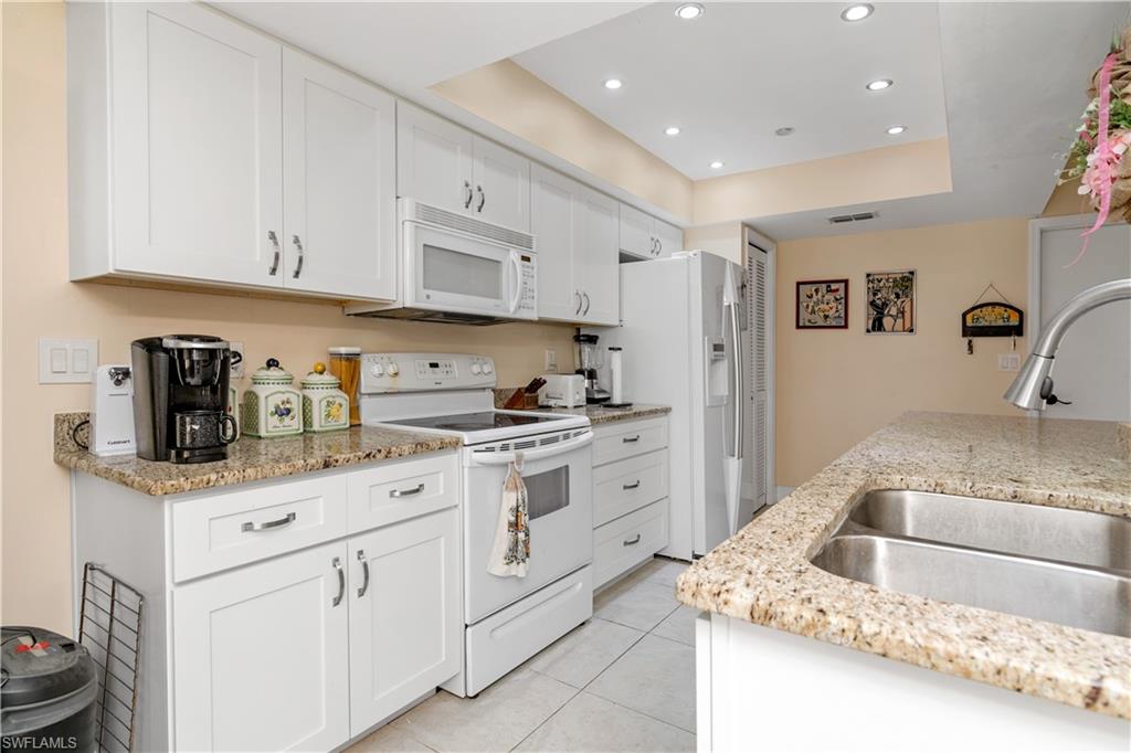 SABAL SPRINGS GOLF AND RACQUET CLUB - Residential