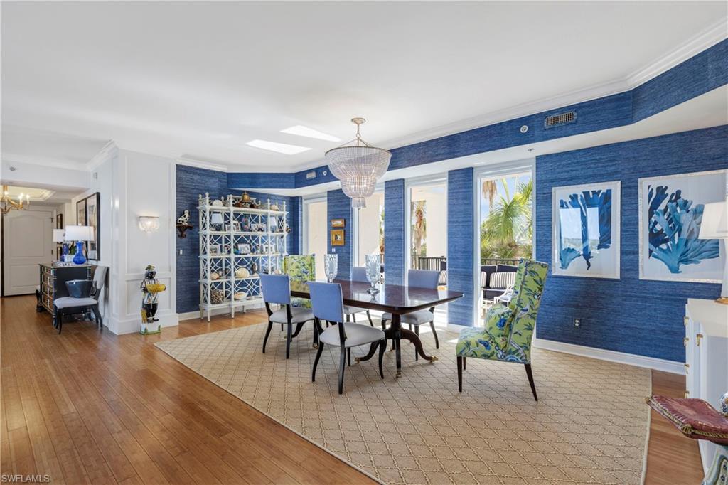 TWIN DOLPHINS - Residential