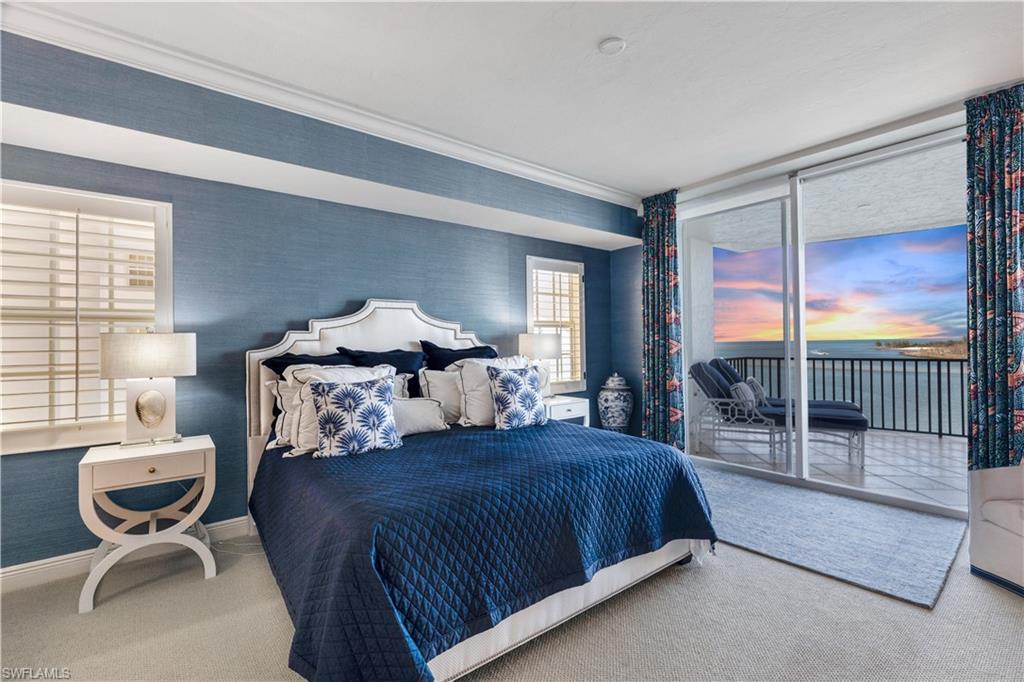 TWIN DOLPHINS - Residential