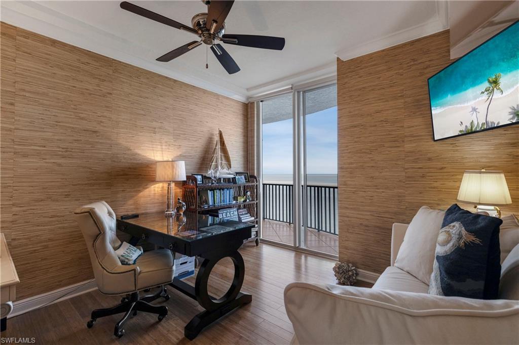 TWIN DOLPHINS - Residential