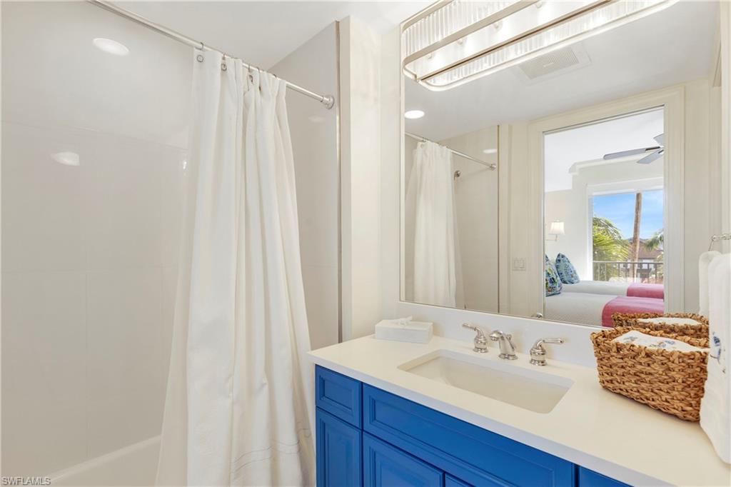 TWIN DOLPHINS - Residential