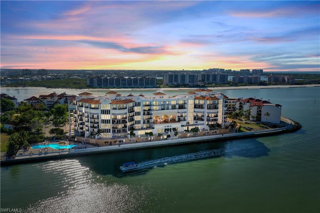 TWIN DOLPHINS - Residential