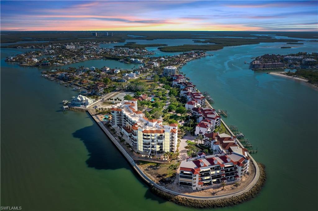 TWIN DOLPHINS - Residential