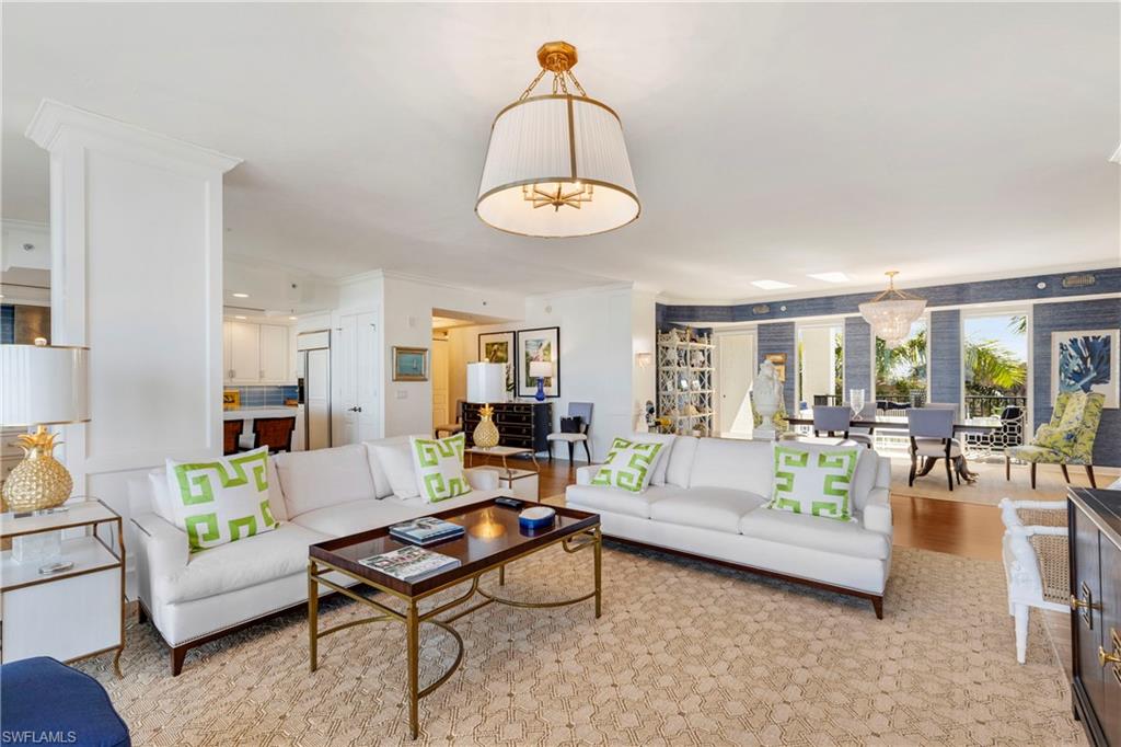 TWIN DOLPHINS - Residential