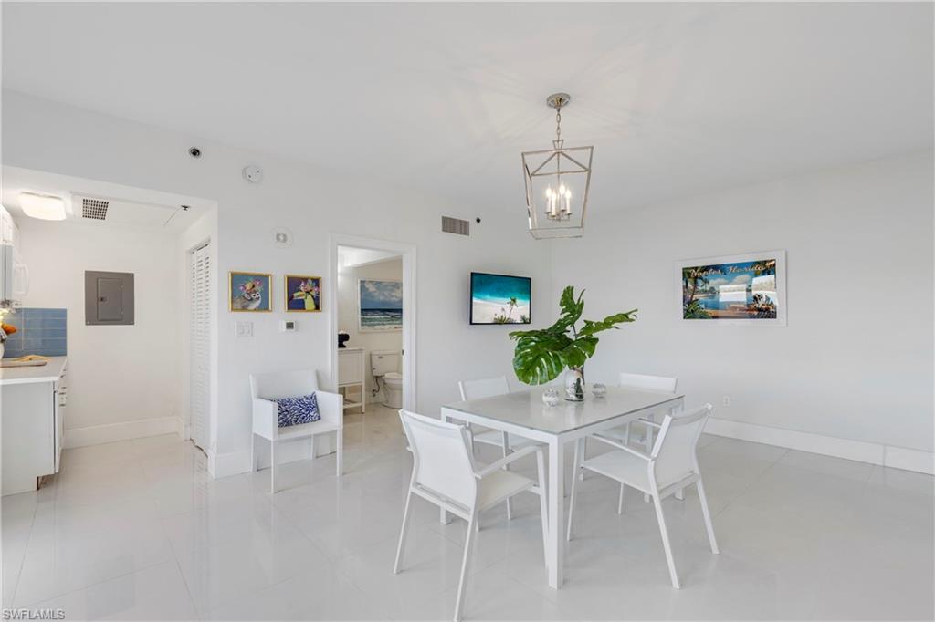 TWIN DOLPHINS - Residential