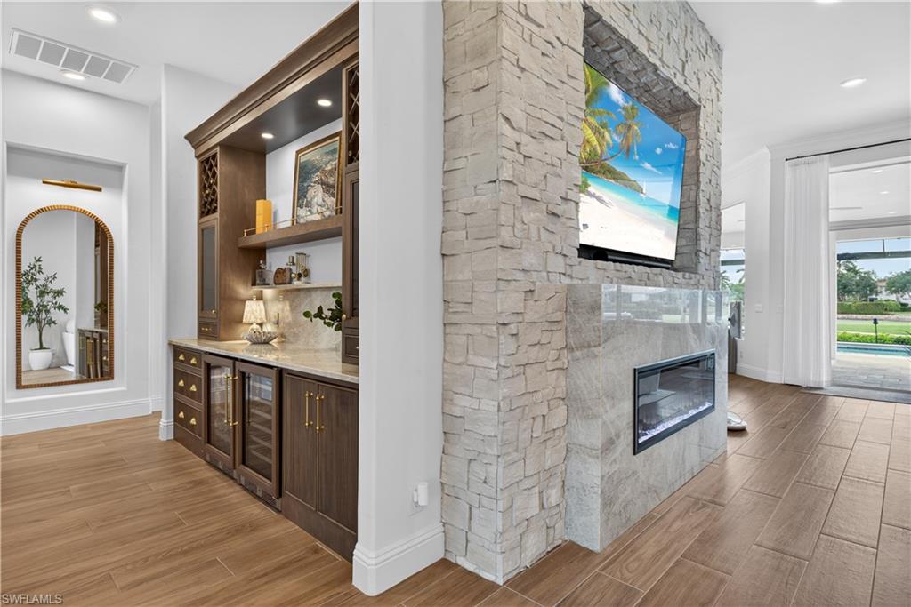 4677 LIGHTHOUSE LN