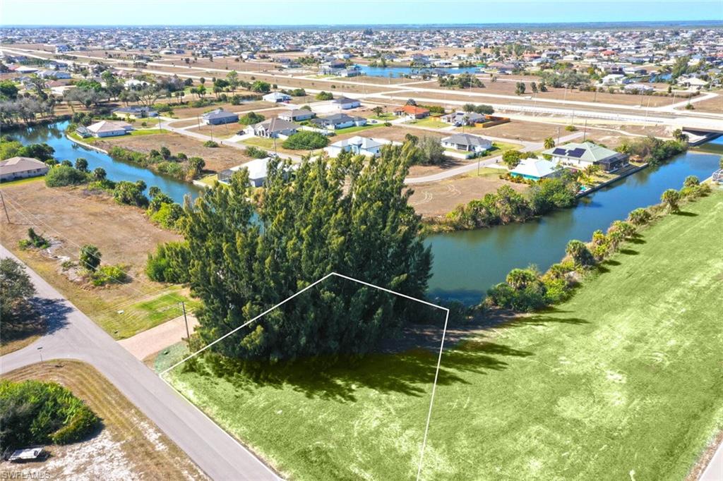 CAPE CORAL - Land