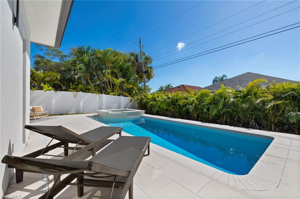 NAPLES PARK - Residential