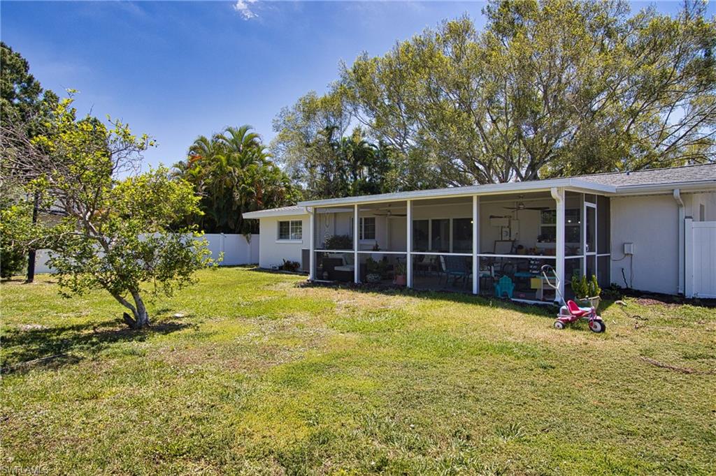 LA CHELLE MANOR - Residential Lease