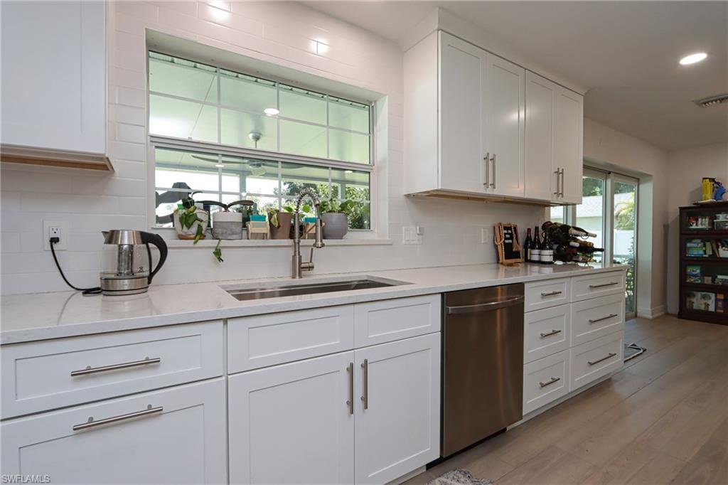 LA CHELLE MANOR - Residential Lease