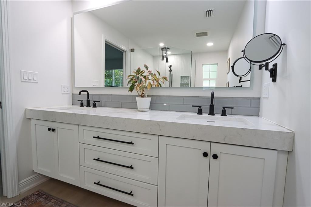 LA CHELLE MANOR - Residential Lease