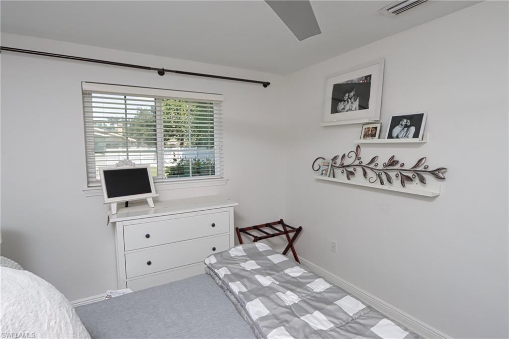 LA CHELLE MANOR - Residential Lease