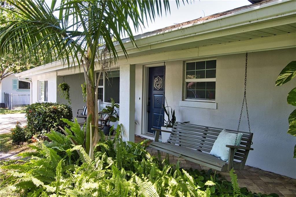 LA CHELLE MANOR - Residential Lease