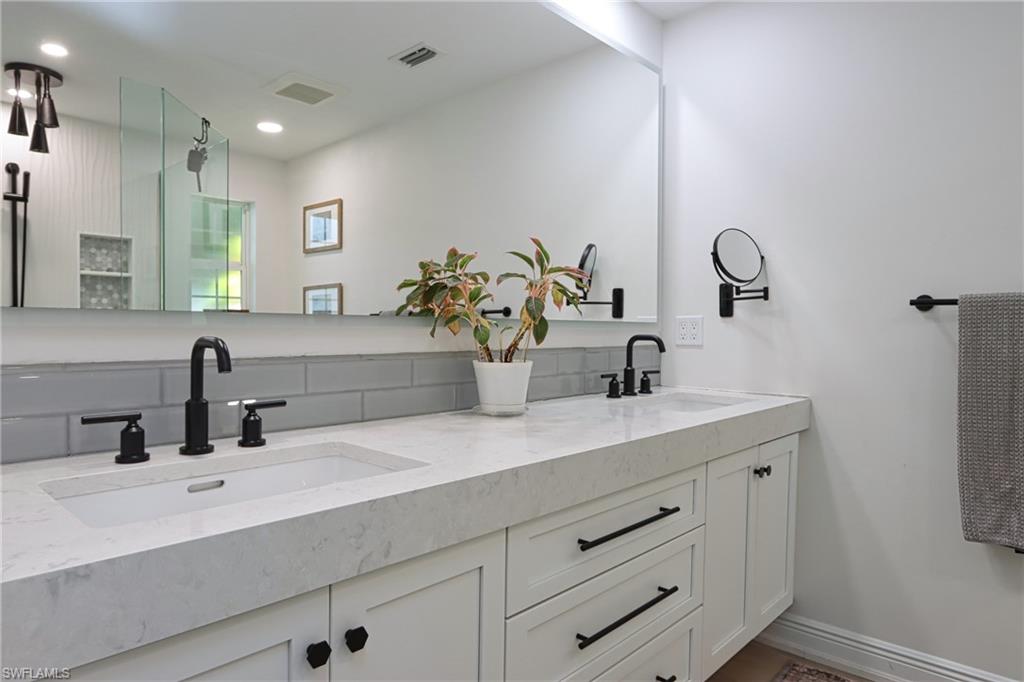 LA CHELLE MANOR - Residential Lease