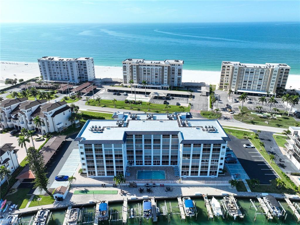 CASA BONITA ROYALE - Residential