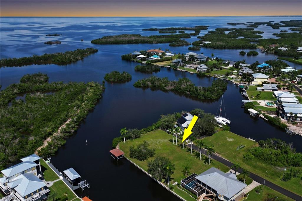 PIRATE HARBOR - Land