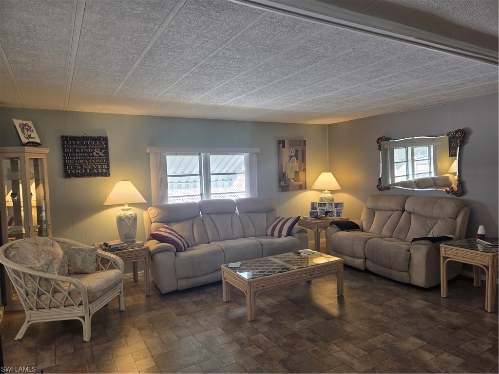 LAZY DAYS MOBILE VILLAGE - Residential