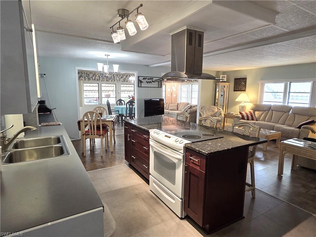 LAZY DAYS MOBILE VILLAGE - Residential