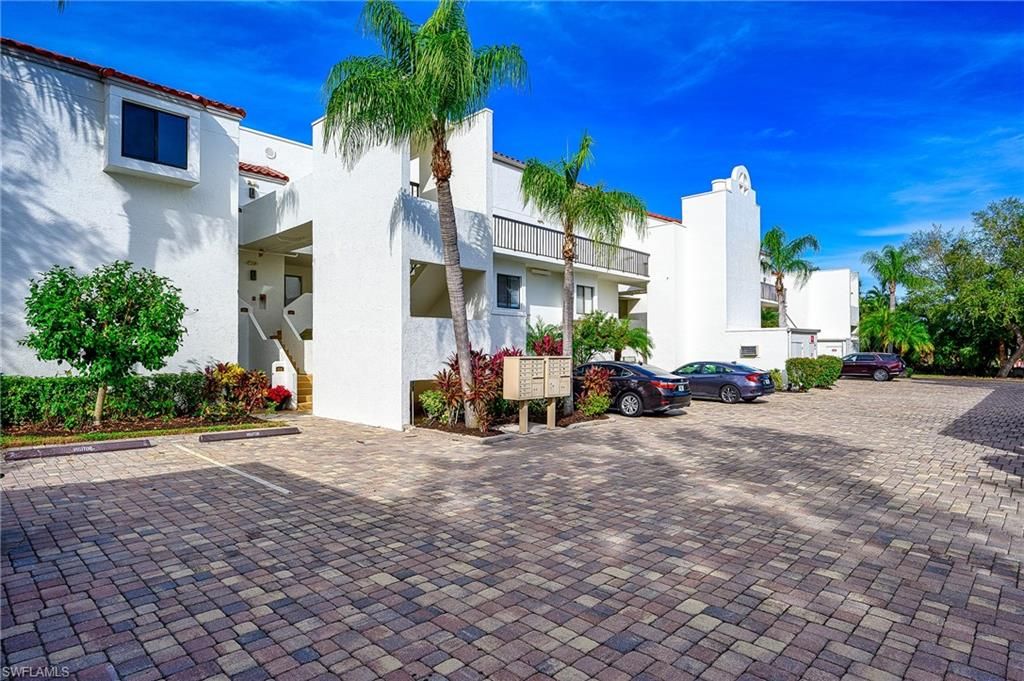 Photo of 586 Beachwalk CIR #O206, NAPLES, FL 34108 (MLS # 225074639)