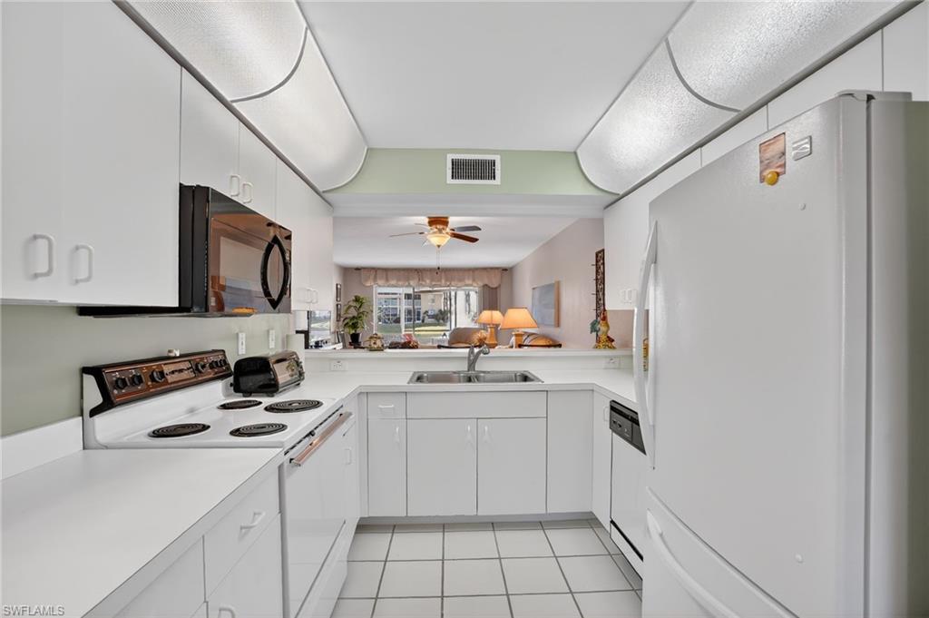 PEBBLE SHORES - Residential Lease