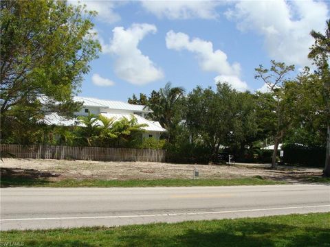 695 Broad AVE S NAPLES FL 34102