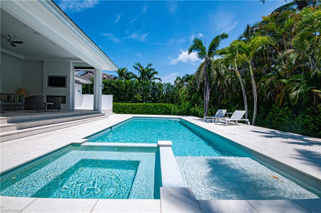 MOORINGS - Residential