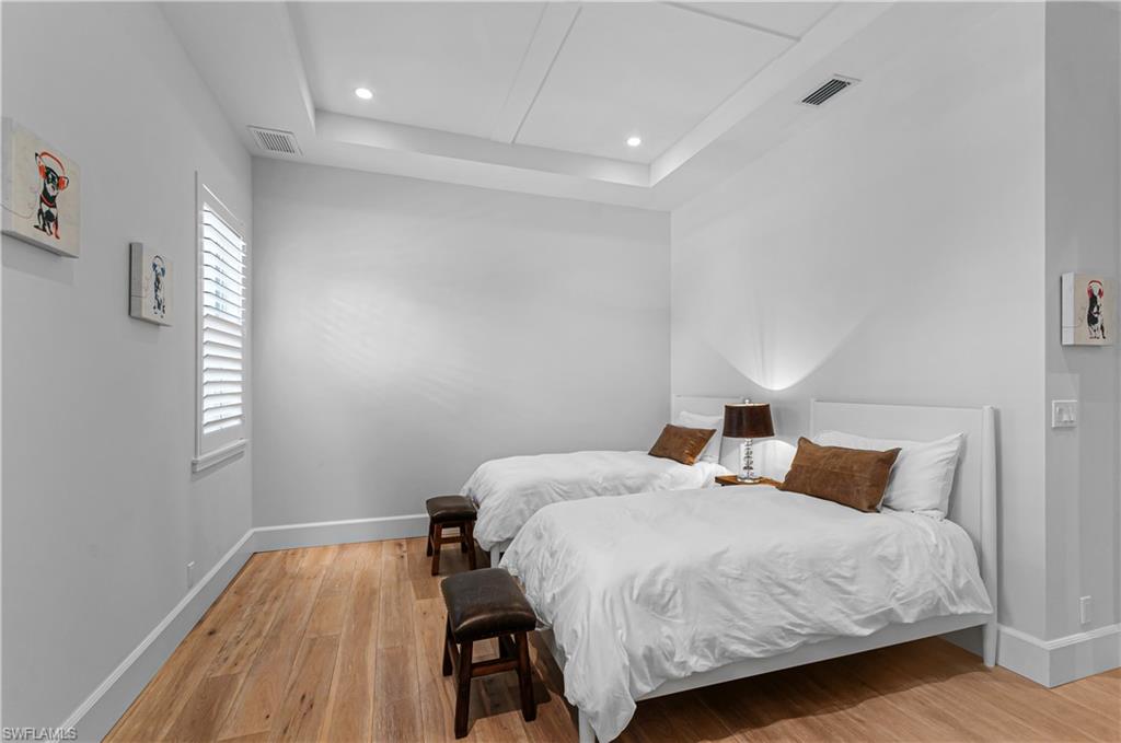 MOORINGS - Residential