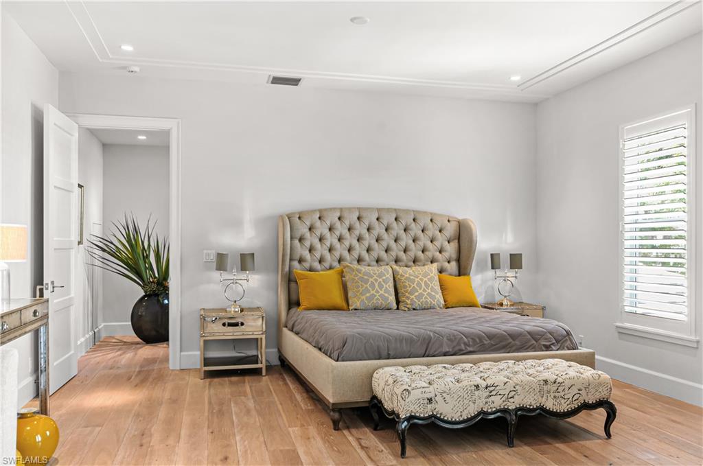 MOORINGS - Residential