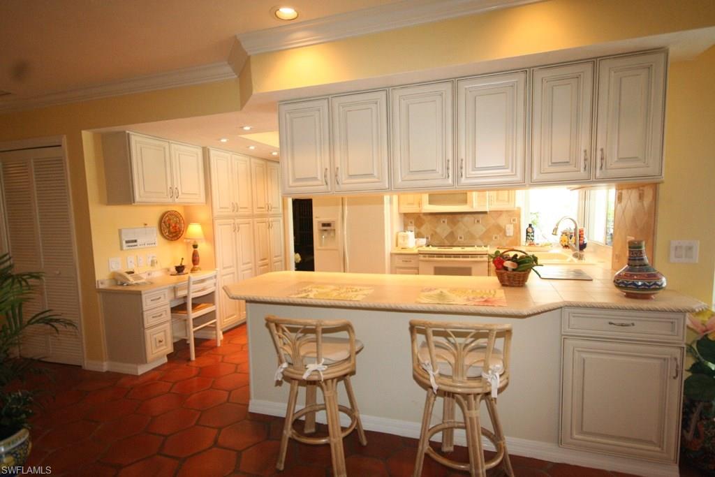 MARCO BEACH - Residential