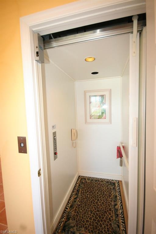 MARCO BEACH - Residential