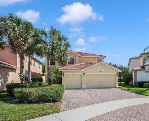 1945 Isla De Palma CIR NAPLES FL 34119