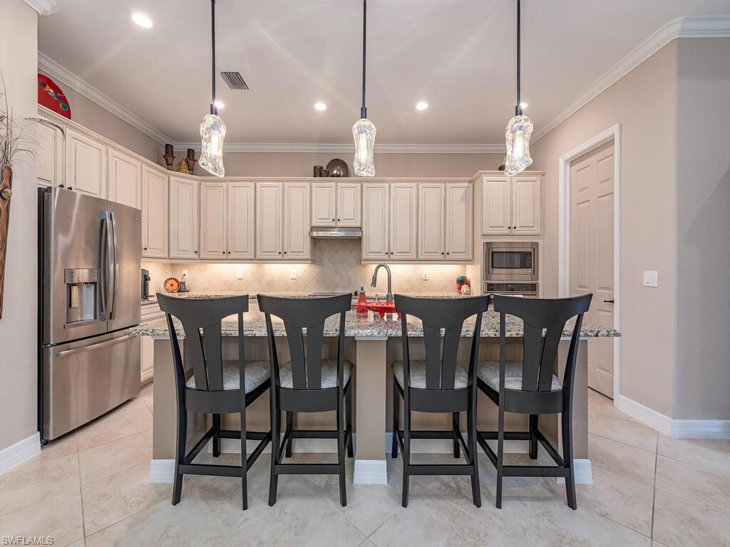 TWIN EAGLES - Residential