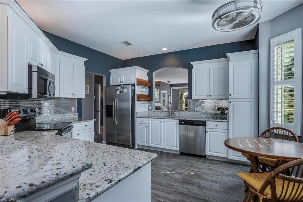 WEDGE WOOD AT THE STRAND - Residential