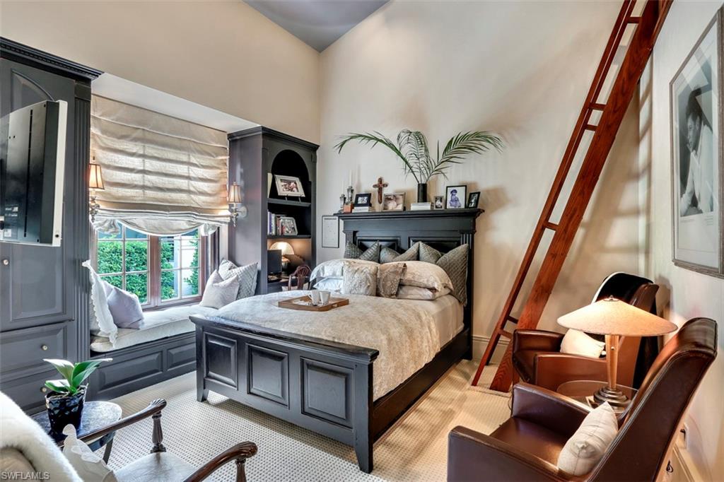 MARCO BEACH - Residential