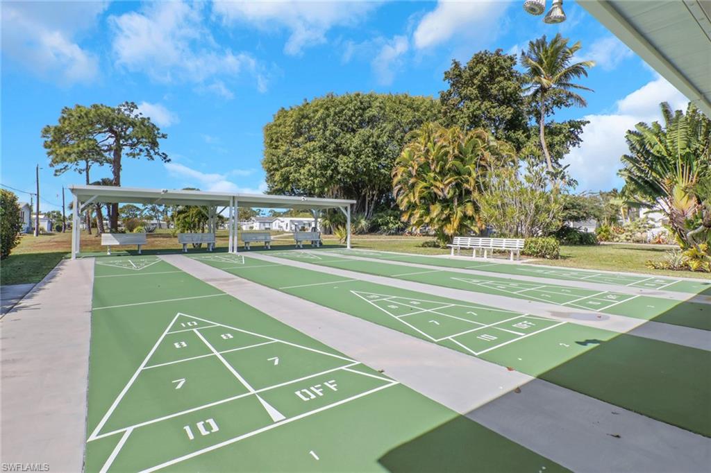 MOORHEAD MANOR - Residential