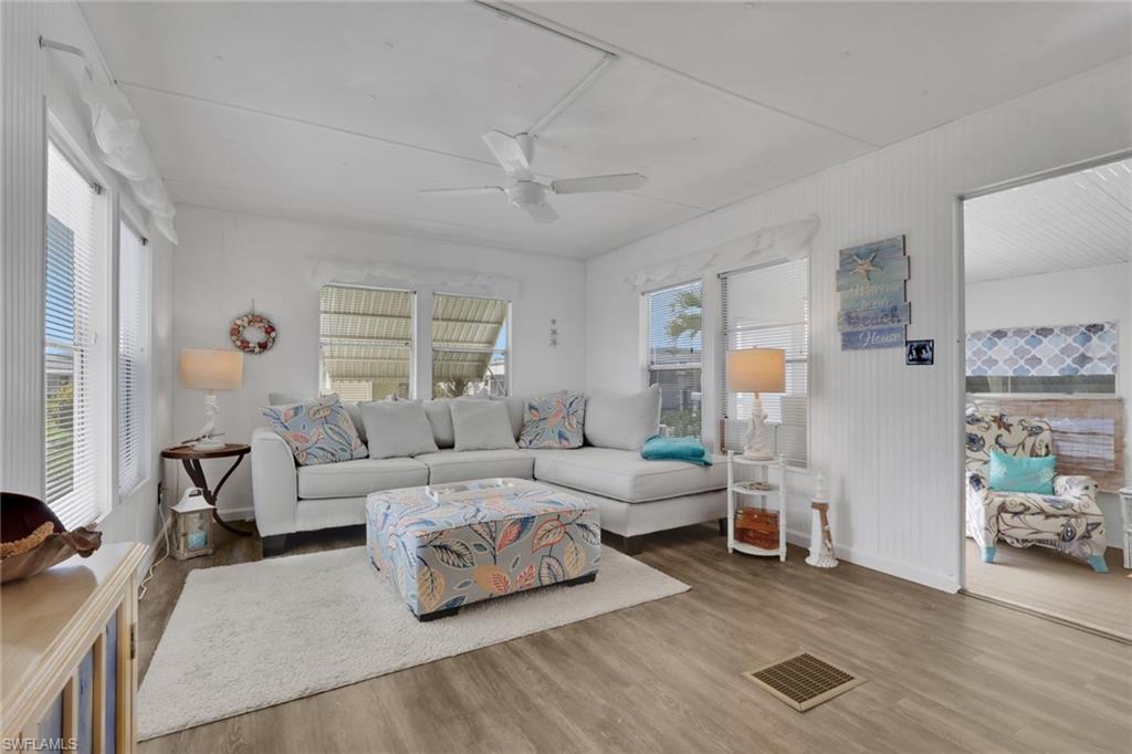 MOORHEAD MANOR - Residential