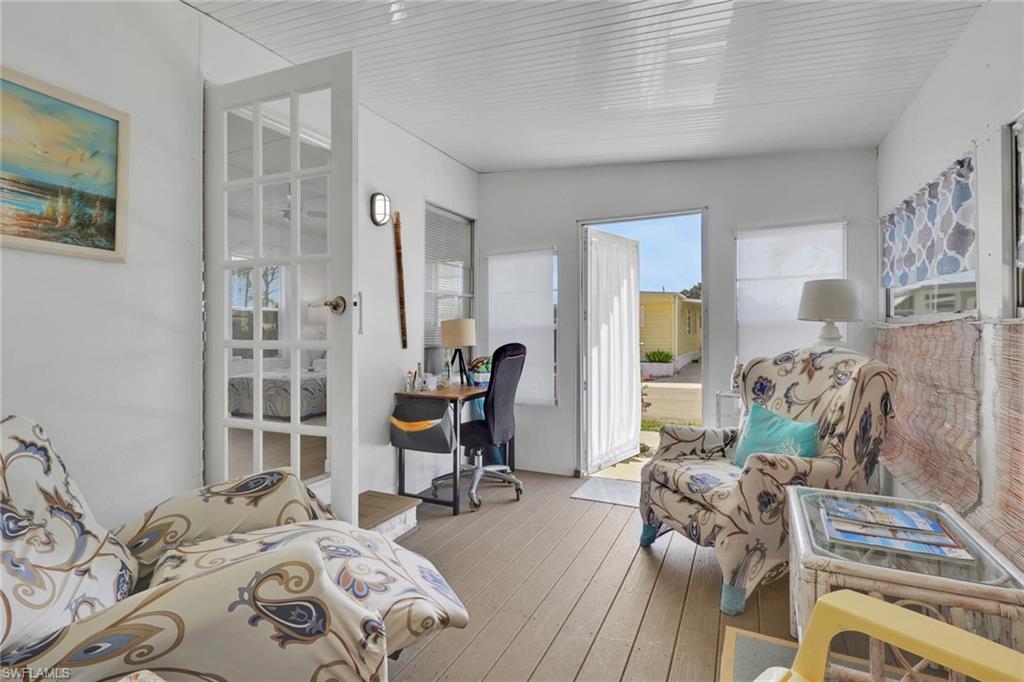 MOORHEAD MANOR - Residential