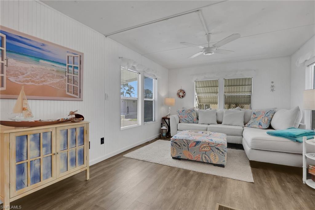 MOORHEAD MANOR - Residential