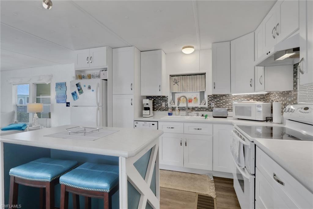 MOORHEAD MANOR - Residential