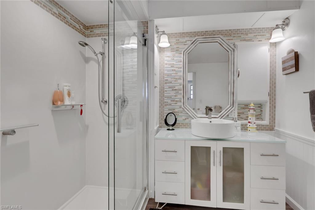 MOORHEAD MANOR - Residential