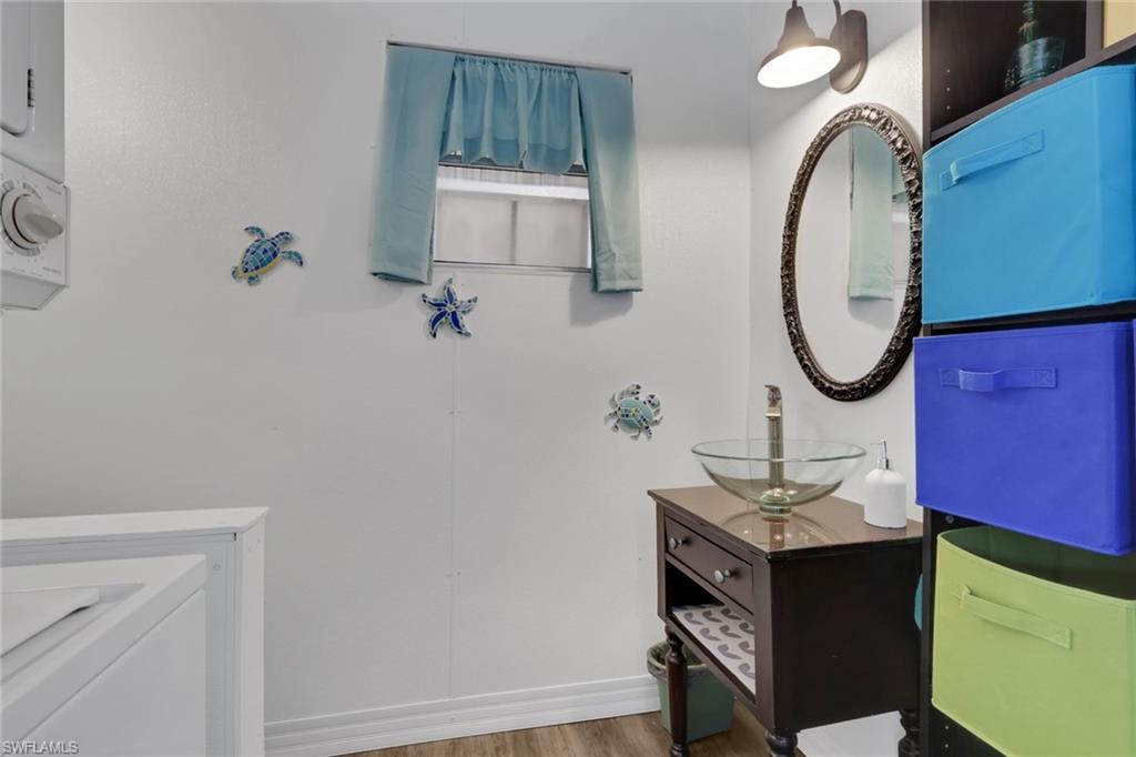 MOORHEAD MANOR - Residential