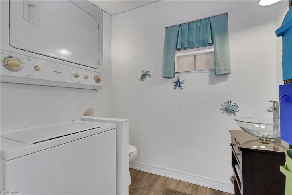 MOORHEAD MANOR - Residential